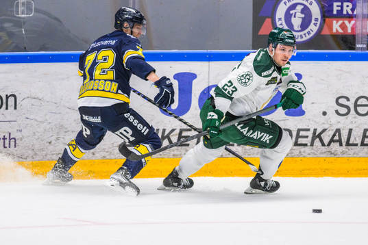 HV71s Jonathan Davidsson och Färjestads Ville Pokka
