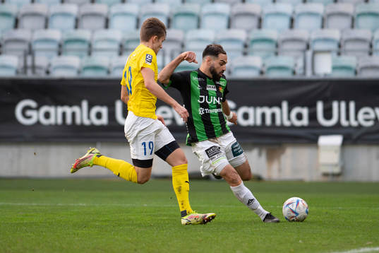 IFK Malmös Henrik Rossborg  och GAIS Mervan Celik