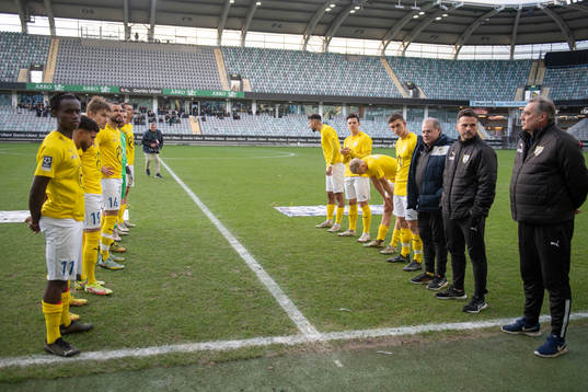 IFK Malmös spelare välkomnar GAIS spelare
