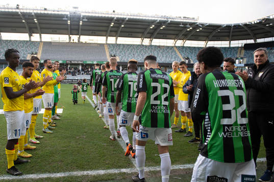 IFK Malmös spelare välkomnar GAIS spelare