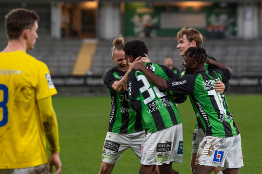 GAIS Jonas Lindberg , målskytten Harun Ibrahim, Anes