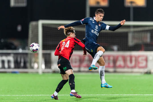 Brommapojkarnas Theo Bergvall och Örgrytes Erion Sadiku