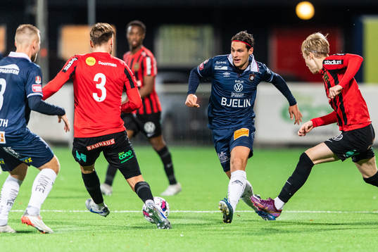 Brommapojkarnas Theo Bergvall och Örgrytes Kevin Ackermann