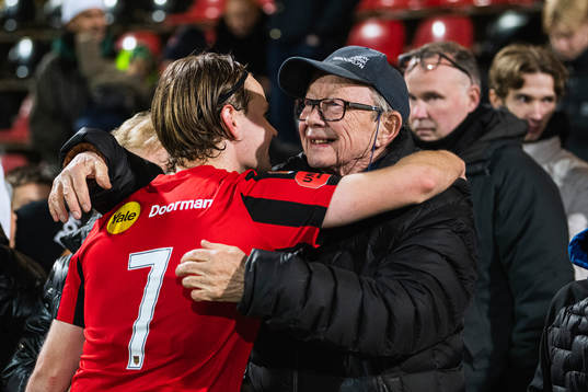 Brommapojkarnas Oscar Pettersson firar