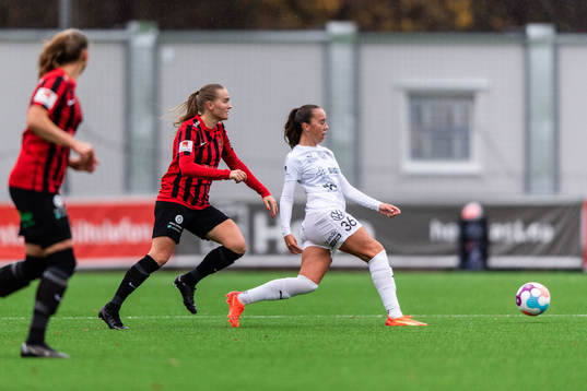 Brommapojkarnas Klara Andrup och FC Rosengårds Athinna