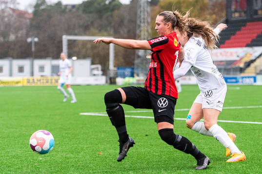 Brommapojkarnas Frida Thörnqvist och FC Rosengårds Fiona