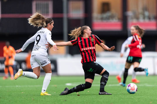 FC Rosengårds Loreta Kullashi och Brommapojkarnas Frida