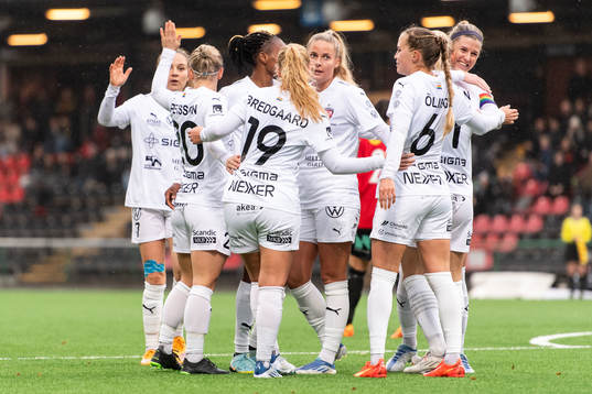 FC Rosengårds spelare jublar
