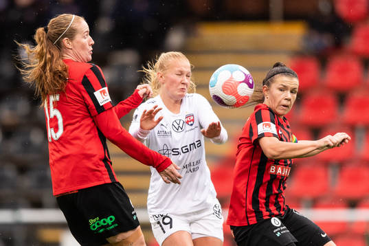 Brommapojkarnas Vaila Barsley och Alexsandra Lobanova mot
