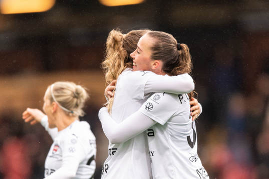 FC Rosengårds Athinna Persson Lundgren jublar med Fiona