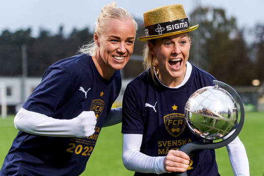 FC Rosengårds Caroline Seger och Olivia Schough jublar med