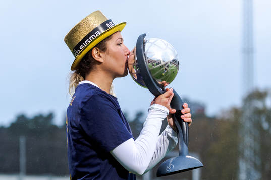 FC Rosengårds Loreta Kullashi jublar med Kronprinsessan