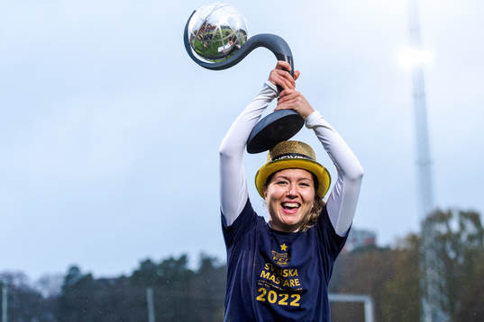 FC Rosengårds Loreta Kullashi jublar med Kronprinsessan