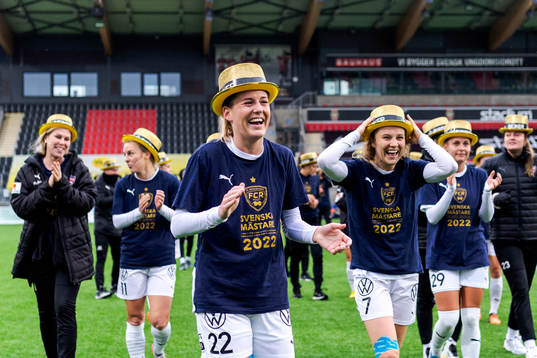 FC Rosengårds Olivia Schough och Fiona Brown jublar