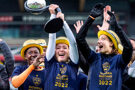 FC Rosengårds målvakt Angel Mukasa, Loreta Kullashi och