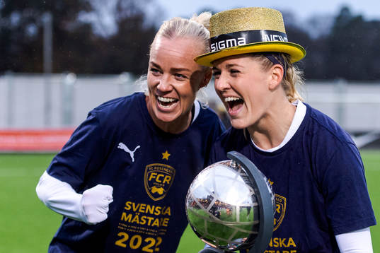 FC Rosengårds Caroline Seger och Olivia Schough jublar med