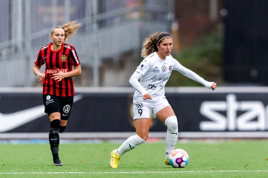 Brommapojkarnas Jennifer Sjösten och FC Rosengårds Loreta