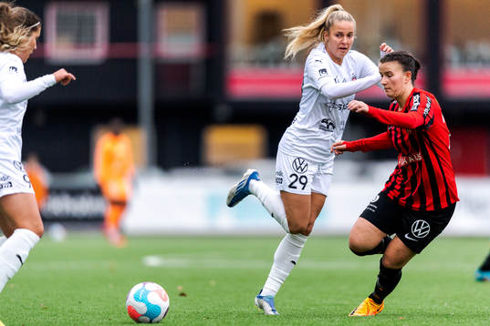 FC Rosengårds Olivia Holdt och Brommapojkarnas Frida