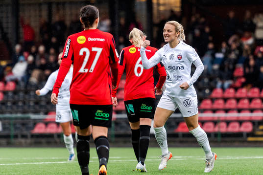 FC Rosengårds målskytt Mimmi Larsson jublar