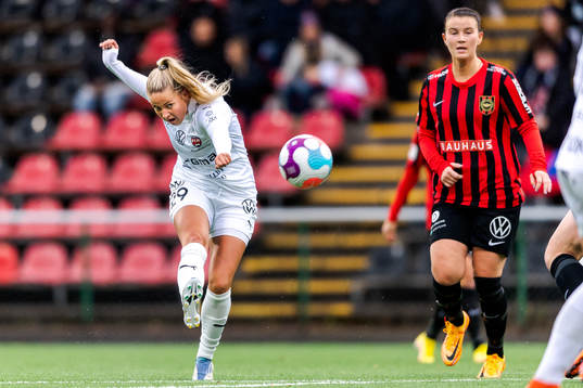 FC Rosengårds Olivia Holdt och Brommapojkarnas Frida