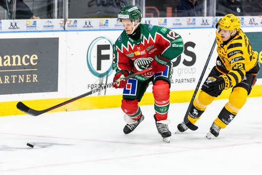 Frölundas Max Friberg och Skellefteås Jonathan Johnsson