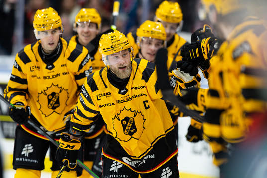 Skellefteås Oscar Möller jublar