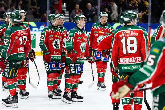 Frölundas Patrik Carlsson och Jere Innala deppar