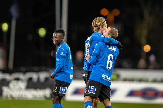 Halmstads Erik Ahlstrand och Halmstads Joel Allansson jublar