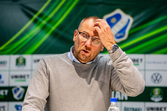 Halmstads tränare Magnus Haglund på presskonferensen