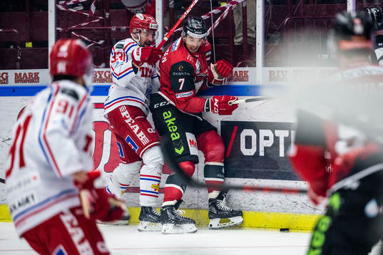Timrås Albin Lundin och Malmö Redhawks Oliver Lauridsen