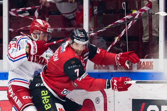 Timrås Albin Lundin och Malmö Redhawks Oliver Lauridsen
