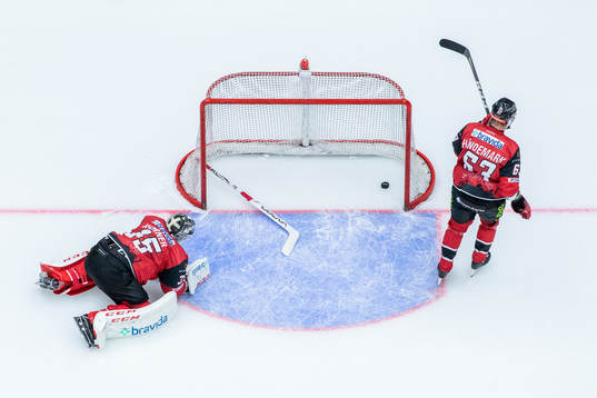 Malmö Redhawks målvakt Adam Werner och Fredrik Händemark