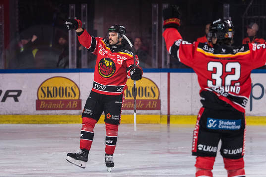 Luleås Linus Fröberg jublar