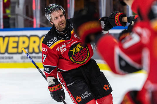 Luleås Leo Komarov jublar