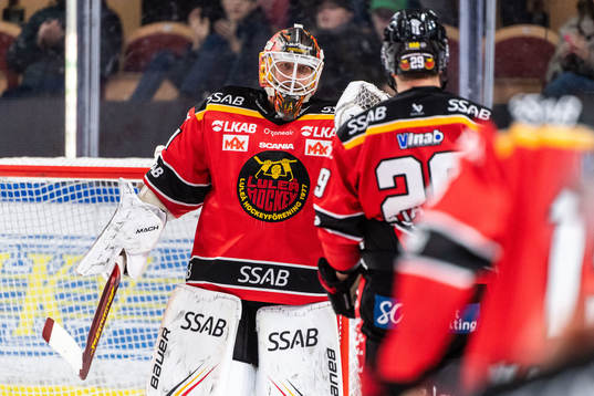 Luleås målvakt Joel Lassinantti och Erik Gustafsson jublar