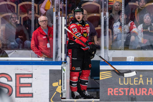 Luleås Oscar Engsund reagerar