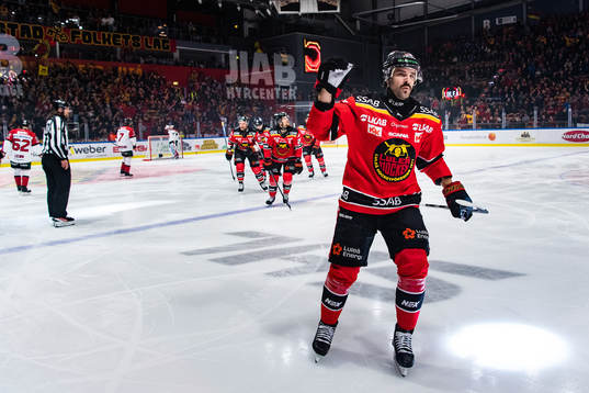 Luleås Linus Fröberg jublar