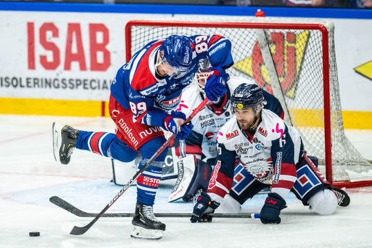 Oskarshamns Patrik Karlkvist mot Linköpings Craig Schira