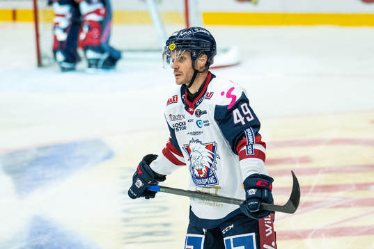 Linköpings Benjamin Maxwell deppar