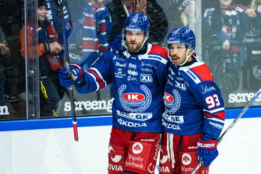 Oskarshamns Jiri Smejkal jublar med Cameron Brace