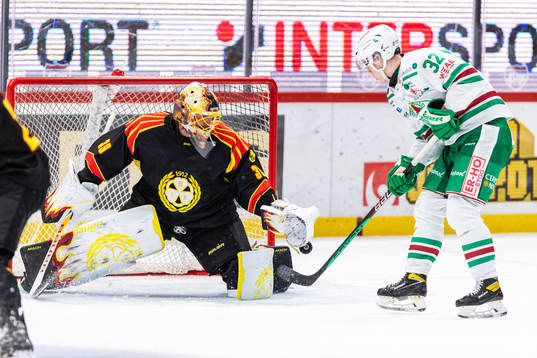 Brynäs målvakt Anders Lindbäck och Rögles Oskar