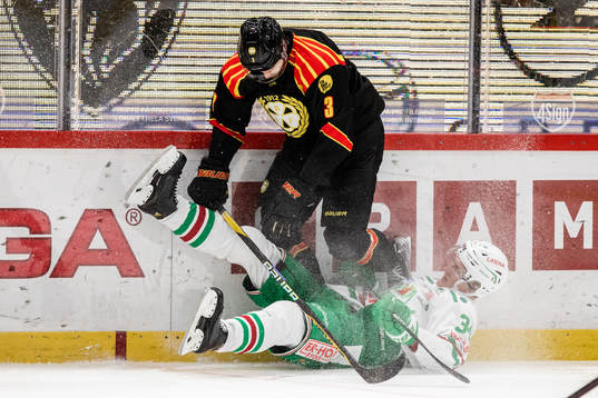 Brynäs Niklas Friman och Rögles Adam Edström