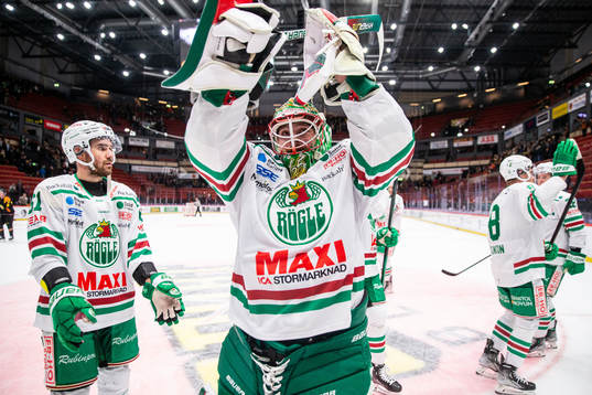 Rögles målvakt Christoffer Rifalk jublar