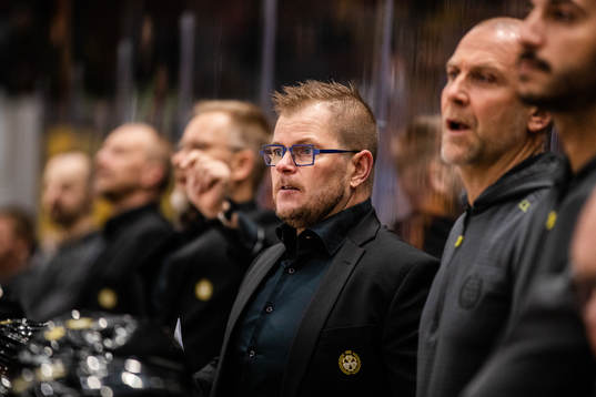 Brynäs assisterande tränare Ari-Pekka Pajuluoma