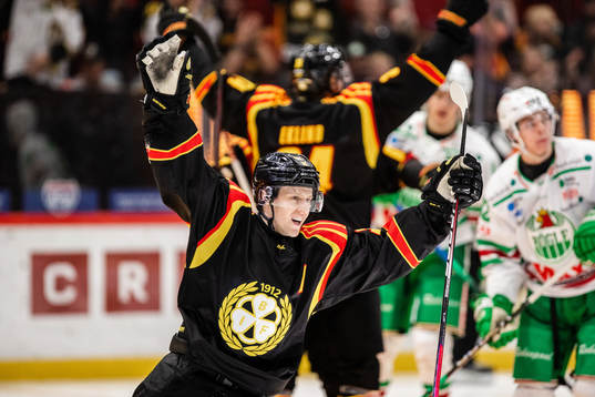Brynäs Linus Ölund jublar