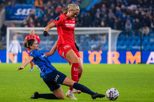 Silje Bjørneboe of Stabæk and Maria Dybwad Brochmann of