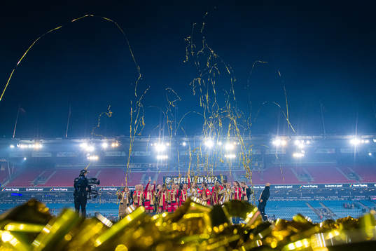 Players of Brann celebrates with the trophy