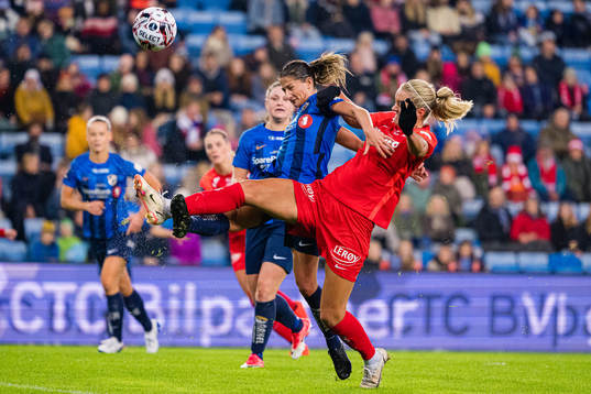 Silje Bjørneboe of Stabæk and Maria Dybwad Brochmann of