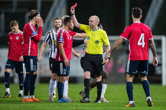 Utsiktens Jesper Brandt tilldelas rött kort