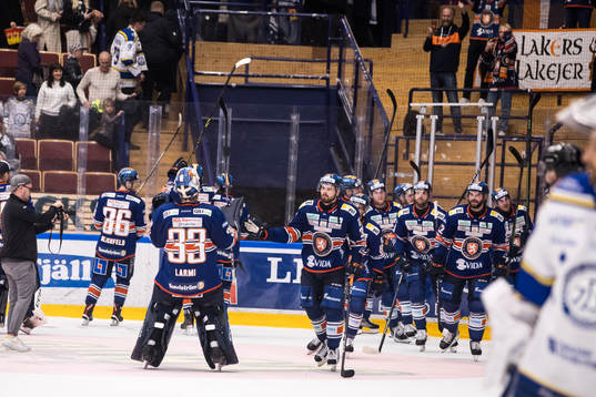 Växjös spelarna jublar